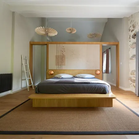 Belle Grange En Bord De Rivière *