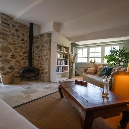 Belle Grange En Bord De Rivière