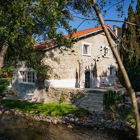 Belle Grange En Bord De Rivière *