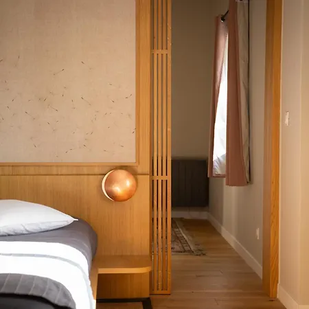 Belle Grange En Bord De Rivière