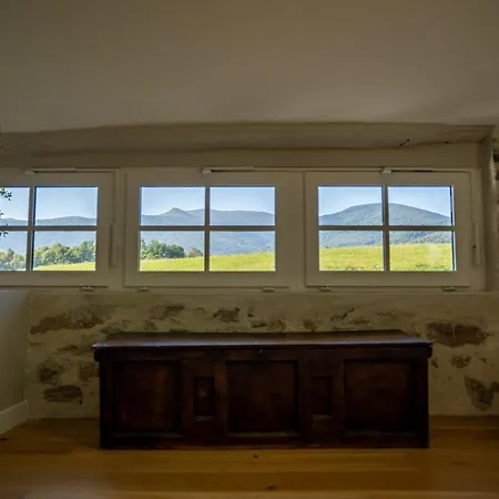 Belle Grange En Bord De Rivière *