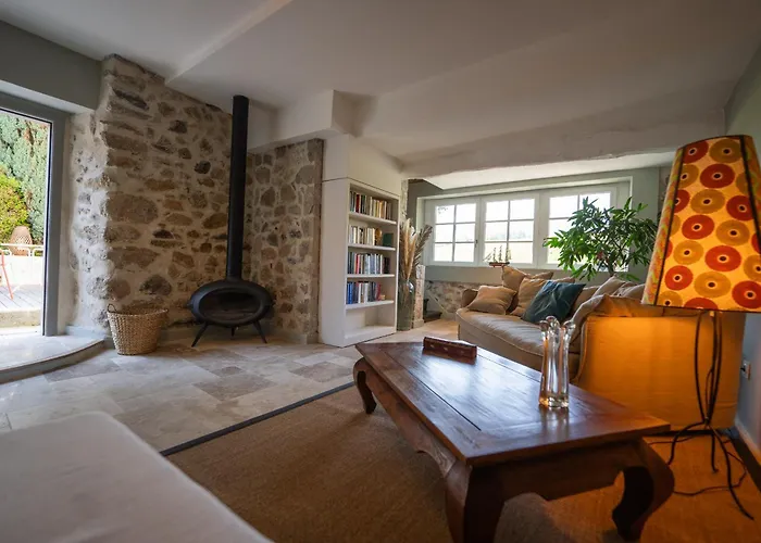 Belle Grange En Bord De Riviere