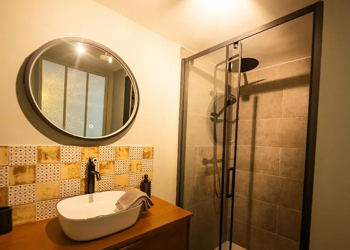 Belle Grange En Bord De Riviere