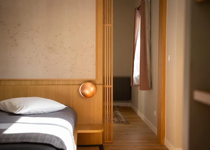 Belle Grange En Bord De Riviere