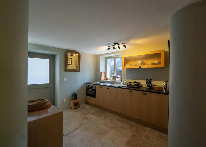 Belle Grange En Bord De Riviere